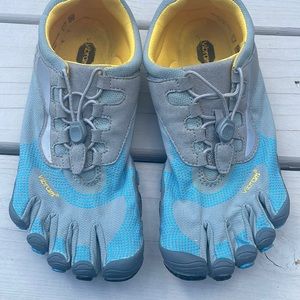 Vibram five fingers barefoot shoes